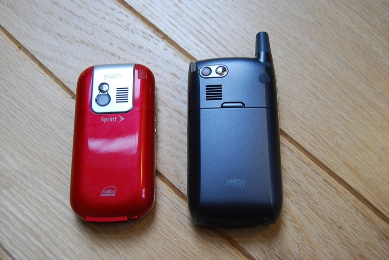 Illustration for article titled Palm Centro vs Treo 700 vs iPhone vs BlackBerry Curve